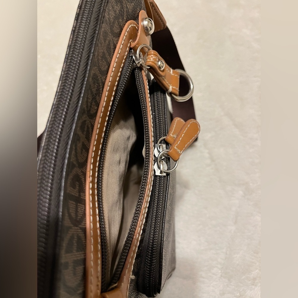 Giani Bernini Block Signature Logo Faux Leather Women's  Crossbody Bag Brown - Picture 5 of 7